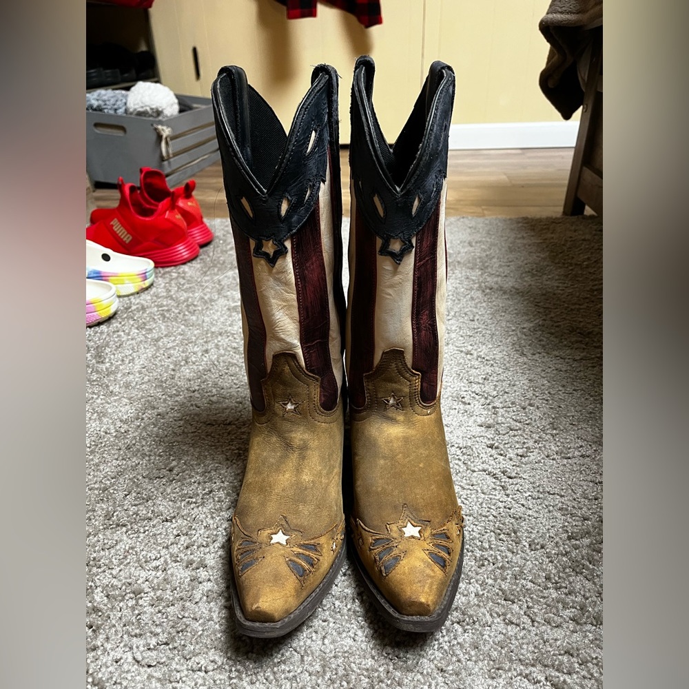Size 9. American flag cowboy boots. Worn once for a few hours.